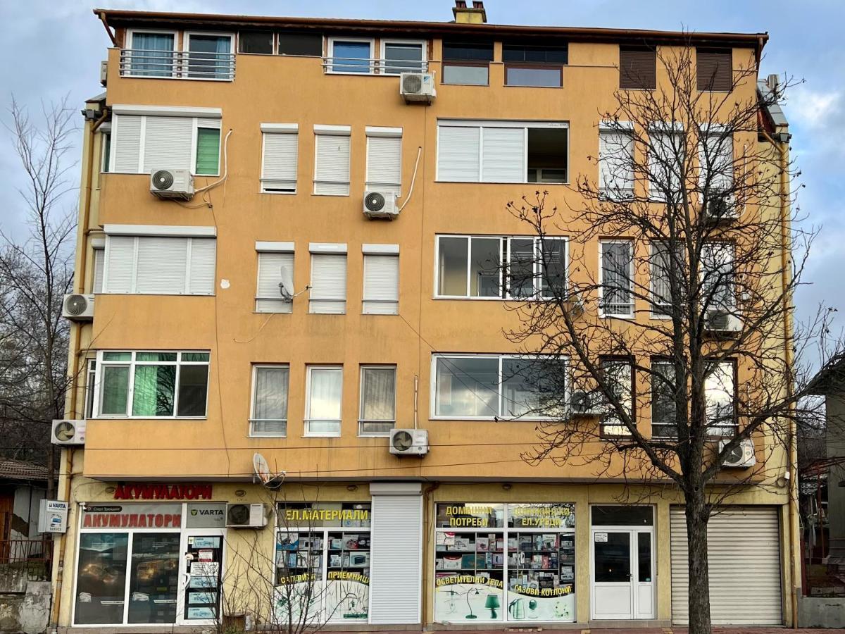 Town Place Apartment Kurdzhali Exterior photo